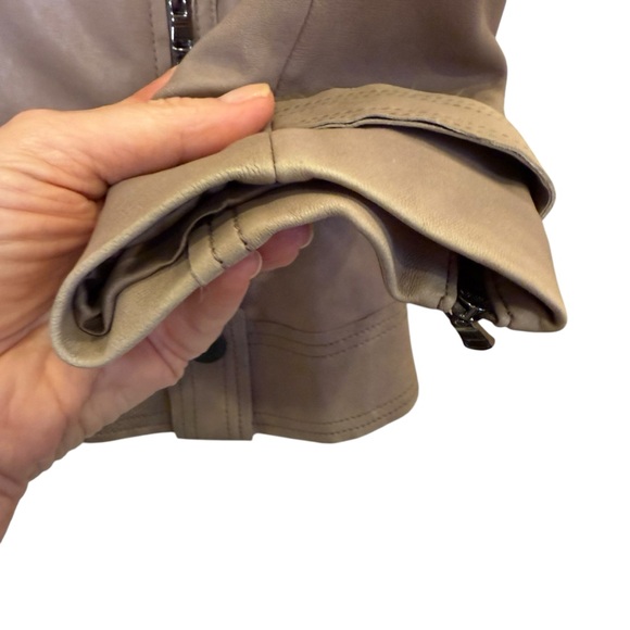 St. John Women's Taupe Lightweight Leather Jacket sz 4 - Picture 7 of 16